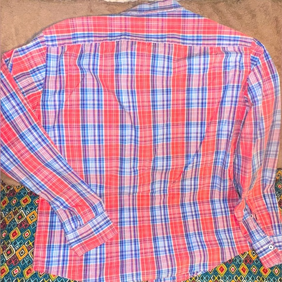 Untuckit - Picture 2 of 5